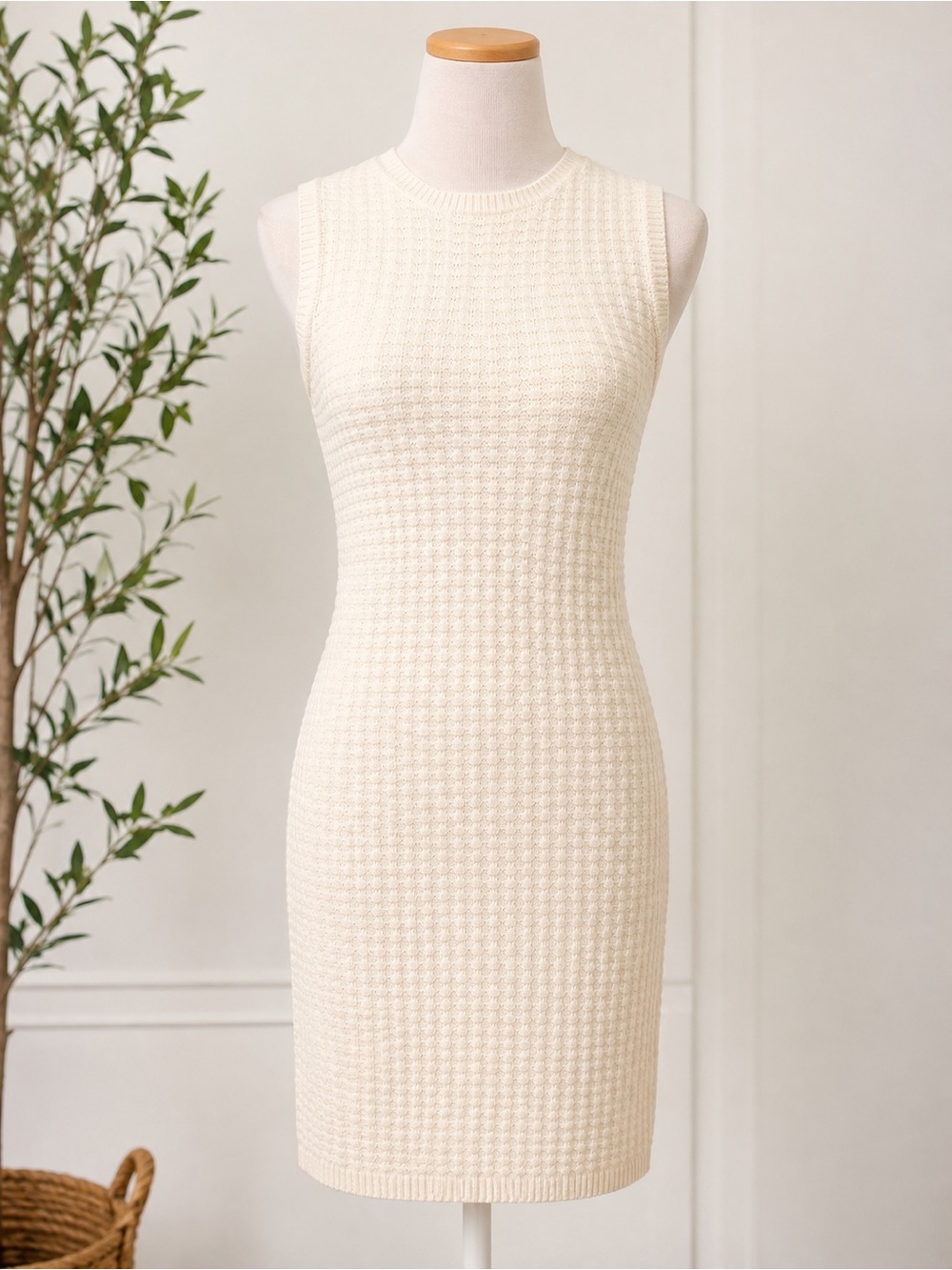 Pretty Lavish NWOT Ivory Textured Knit Sleeveless Mini Dress M
